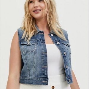 Plus size 2 crop denim vest medium wash , torrid brand